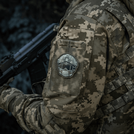 M-Tac Patch Emoji #20 3D PVC -efektillä kamuflaasiasussa, taktinen morale-tarra Velcro-kiinnityksellä, sopii vaatteisiin ja varusteisiin.
