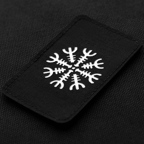 M-Tac Patch Helm of Horror Vaakasuuntainen Laser Cut – ægishjálmur mustalla taustalla.
