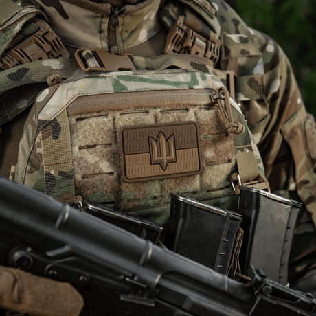 M-Tac-tarra Ukraine Flag ZSU Trident PVC maastoliivissä, osoittaa ukrainalaisten sotilaallista ja kansallista ylpeyttä
