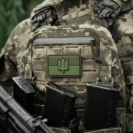 M-Tac-tarra Ukraine Flag ZSU Trident PVC maastoliivissä, symboloi Ukrainan ylpeyttä ja itsenäisyyttä