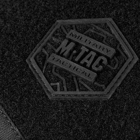 Lähikuva M-Tac Sling -pistoolilaukku Elite Hex Velcro mustassa Cordura-kankaassa sotilasembleemillä.