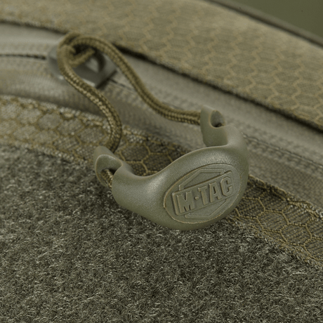 Yksityiskohta M-Tac Sling -pistoolilaukku Elite Hex Velcro, vetoketju ja kangasrakenne.