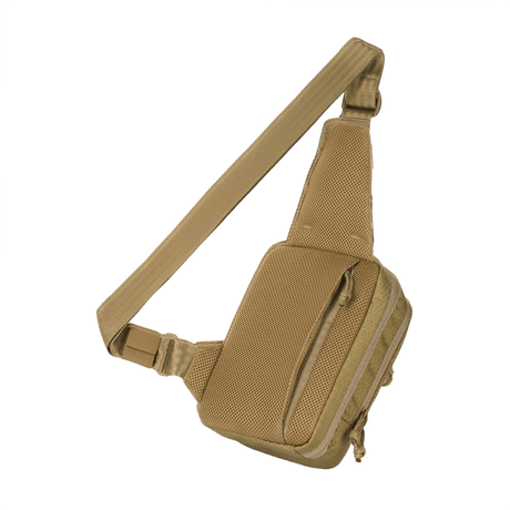 M-Tac Sling -pistoolilaukku Elite Hex Velcro kestävässä Cordura-kankaassa, säädettävä olkahihna ja Velcro-paikat merkeille.