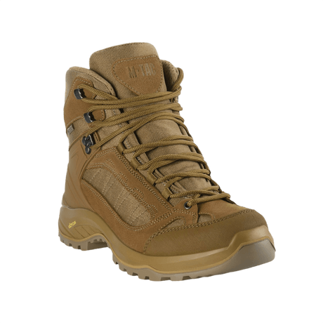 M-Tac Taktiske Demi-Season Støvler Pro Line ruskeana, suede- ja Cordura-päällisillä ja Vibram-pohjalla taktiikkaan ja vaellukseen.