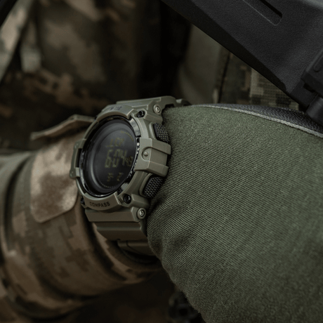 M-Tac Tactical Ur med Kompas 2233 urban-tyylisenä, sopii ulkoiluun ja taktiseen käyttöön, LED-taustavalo ja kompassi.