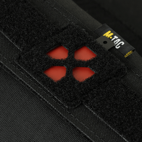 Lähikuva M-Tac Horizontal Medical Pouch ROLL Elite: tarralukko ja Cordura-materiaali.