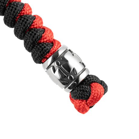 M-Tac Lanyard Viper Cossack Cross V.2 musta-punaisesta paracordista, koristeellisella metallipalalla. Templar-risti-muotoilu, toiminnallinen ja tyylikäs