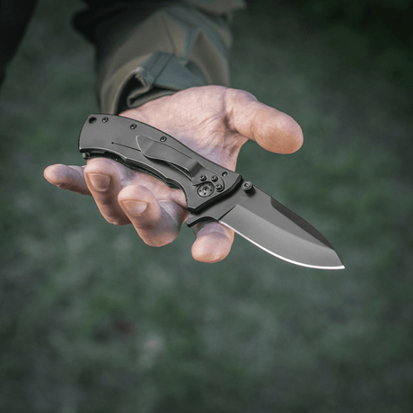 M-Tac Outdoor & Militær Type 7, 5Cr15MoV-terä, mustapinnoite ja frame-lock-järjestelmä.