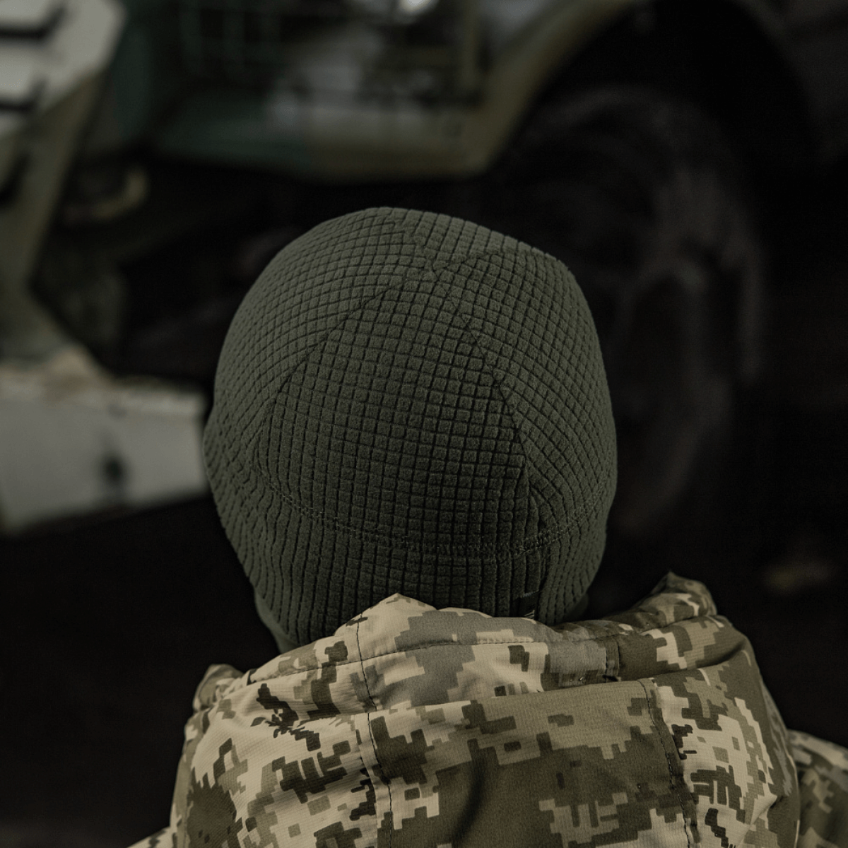 M-Tac Rip-Stop Fleece Hjelmliner set bagfra, varm og let design, slidstærk fleece ideel til køligt vejr, passer under hjelm eller hætte.