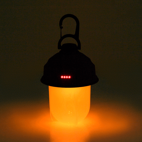 M-Tac retkeilyriippuvalaisin pehmeällä oranssilla valolla retkeilyyn, kalastukseen ja metsästykseen. LED-tekniikka, ladattava akku, USB-lataus.
