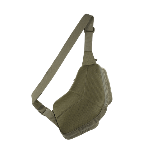 M-Tac Bat Wing Taske Elite Hex oliivinvihreässä Cordura-kankaassa, säädettävä olkahihna ja turvamekanismi; sivunäkymä.