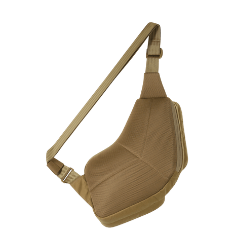 M-Tac Bat Wing Taske Elite Hex ruskeana, Cordura-materiaalia ja YKK-vetoketjuja; sivunäkymä.