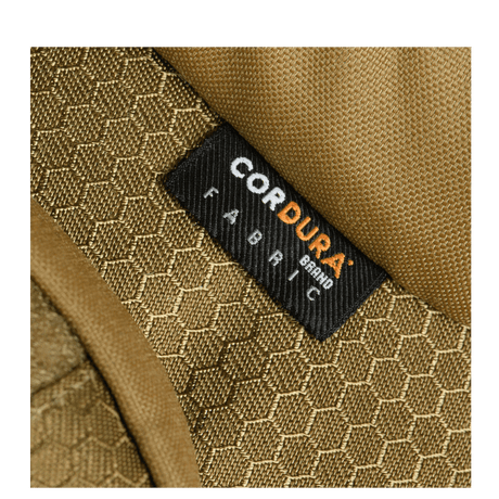 Lähikuva M-Tac Bat Wing Taske Elite Hexistä, kestävä Cordura Hex -materiaali ja Cordura-brändimerkki.