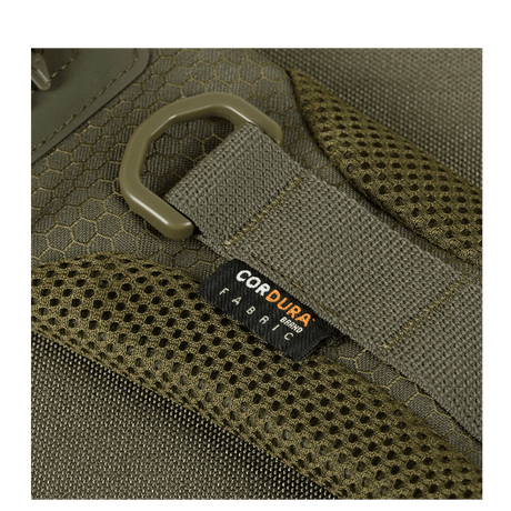Lähikuva M-Tac Buckler Taske Elite Hexistä, Cordura-kangas ja MOLLE-järjestelmä; musta laukku suunniteltu piilotettuun asekantoon.