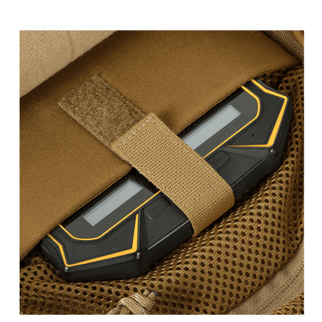 Lähikuva M-Tac Buckler Taske Elite Hex -mallista, MOLLE-järjestelmä ja sisätaskut turvalliseen säilytykseen.