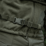 Grøn M-Tac Siddeunderlag med bælte vist omkring en jakke