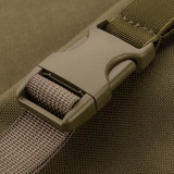 Nærbillede af M-Tac Siddeunderlag med bælte, viser solid spænde og holdbart materiale i olivengrøn farve.