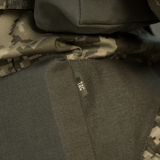 M-Tac Siddeunderlag med bælte i camouflagemønster, perfekt til udendørs brug og nem at transportere.