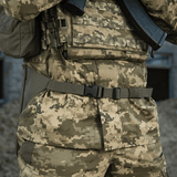 M-Tac Siddeunderlag med bælte i kamuflage design for udendørs aktiviteter.