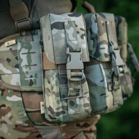 M-Tac Dobbelt Magasin Taske med Fastex Lukning i camouflage, ideel til AR- og AK-seriens magasiner, lavet af Cordura 500D.