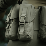 M-Tac Dobbelt Magasin Taske med Fastex Lukning i slidstærkt Cordura 500D til AR- og AK-magasin transport, ideel til militær brug.