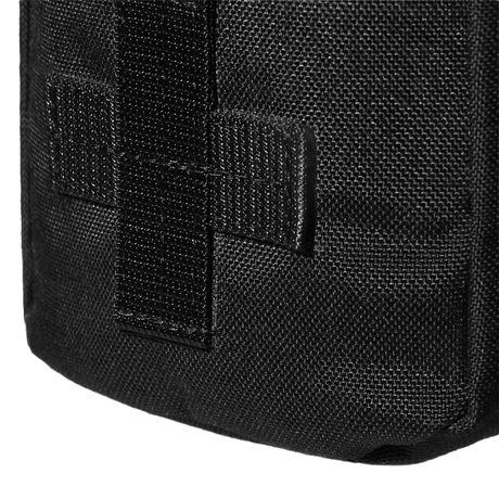 Nærbillede af M-Tac Medical Pouch Rip Off monteret på et MOLLE Velcro-panel, ideel til førstehjælpskitopbevaring.