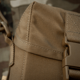 M-Tac Taske til Natkikkert PVS-14 med fastex-lukning i solidt stof for sikker transport af natkikkerter, tæt detaljeret billede af hjørne.