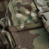 Nærbillede af M-Tac Taske til Natkikkert PVS-14 med camo-mønster og fastex-lukning til sikker opbevaring af natkikkerter.