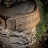 M-Tac War Belt ARMOR på taktiske bukser med MOLLE-webbing og Cordura 500D stof, ideel til moderne fighters.