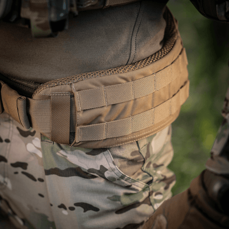 M-Tac War Belt ARMOR på taktiske bukser med MOLLE-webbing og Cordura 500D stof, ideel til moderne fighters.