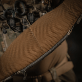Nærbillede af M-Tac War Belt ARMOR med slidstærk Cordura 500D og MOLLE-webbing i MIL-SPEC-kvalitet.