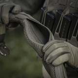 M-Tac War Belt ARMOR, taktisk bæltedesign demonstreret i felt, holdbart Cordura 500D med MOLLE-webbing, militærudstyr.