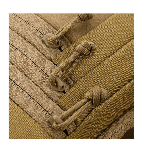 Detalje af M-Tac Carry Sling Taske Elite Gen.IV med Velcro, viser  lynlåse og materiale i sandfarve. Perfekt til diskret våbenbæring.