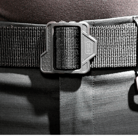 M-Tac Double Duty Taktisk Bælte Hex i sort nylon til taktisk brug, med robust spænde for stabilitet og komfort. Velegnet til daglig og taktisk brug.