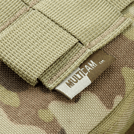 M-Tac Taske til Foldespade Multicam – Slidstærk og taktisk, close-up of MOLLE-pouch in camouflage design with Multicam tag visible.