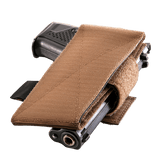 M-Tac CCW Hylster – Modulært Universal Hylster i brug, viser alsidighed og modulær design med pistol i holster, lavet af Cordura materiale.