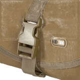 M-Tac Toilettaske i kraftig materiale med praktisk spænde, ideel til opbevaring af personlige hygiejneartikler og rejsebrug.