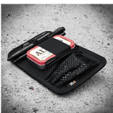 M-Tac Hook & Loop Low Profile Admin Panel, modulær organizer for taktisk pen, lommelygte, multitool i sort på grå baggrund.