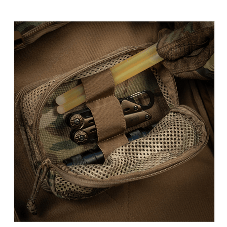 M-Tac Hook & Loop Utility Panel med lynlåslomme til småting i en taske. Praktisk og funktionelt design til organisering.