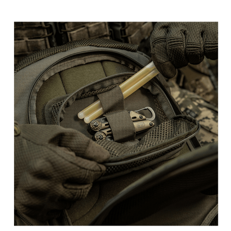 M-Tac Hook & Loop Utility Panel i rygsæk med lynlåslomme til opbevaring af småting og værktøj, 19 x 13 cm panel, modulært design.