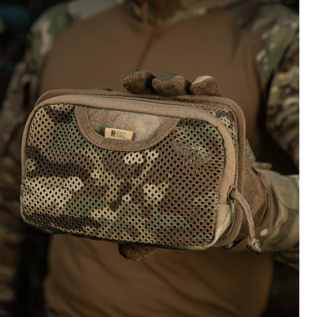 M-Tac Hook & Loop Utility Panel med lynlåslomme og hook-fastener, ideel til indvendig organisering i tasker, 19x13 cm.