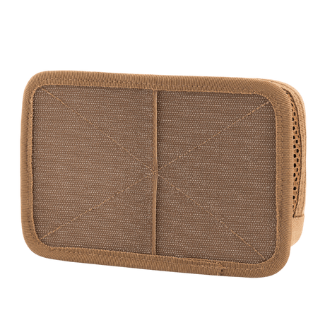 M-Tac Hook & Loop Utility Panel i brun farve. Moduleret lynlåslomme til tasker, der organiserer småting sikkert. Mål: 19 x 13 cm.