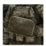 M-Tac Hook & Loop Utility Panel - modulært panel med mesh-lomme i brug på taktisk rygsæk, velegnet til organisering af småting.
