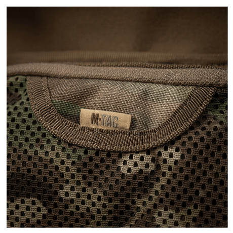 Nærbillede af M-Tac Hook & Loop Utility Panel med modulært mesh design til opbevaring i tasker, ideel til organisering af småting.