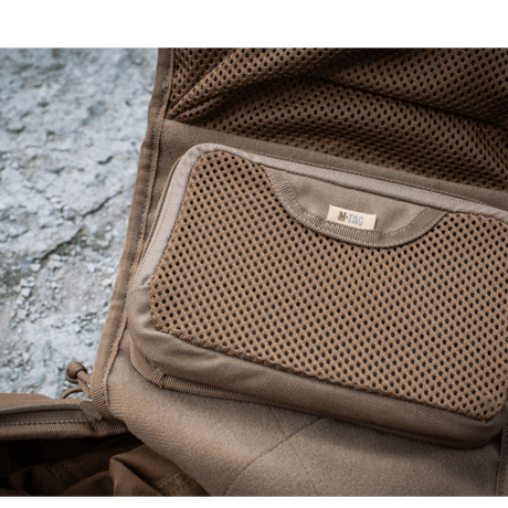 M-Tac Hook & Loop Utility Panel - brun modulært panel med lynlåslomme til organisering i tasker og rygsække, måler 19 x 13 cm.