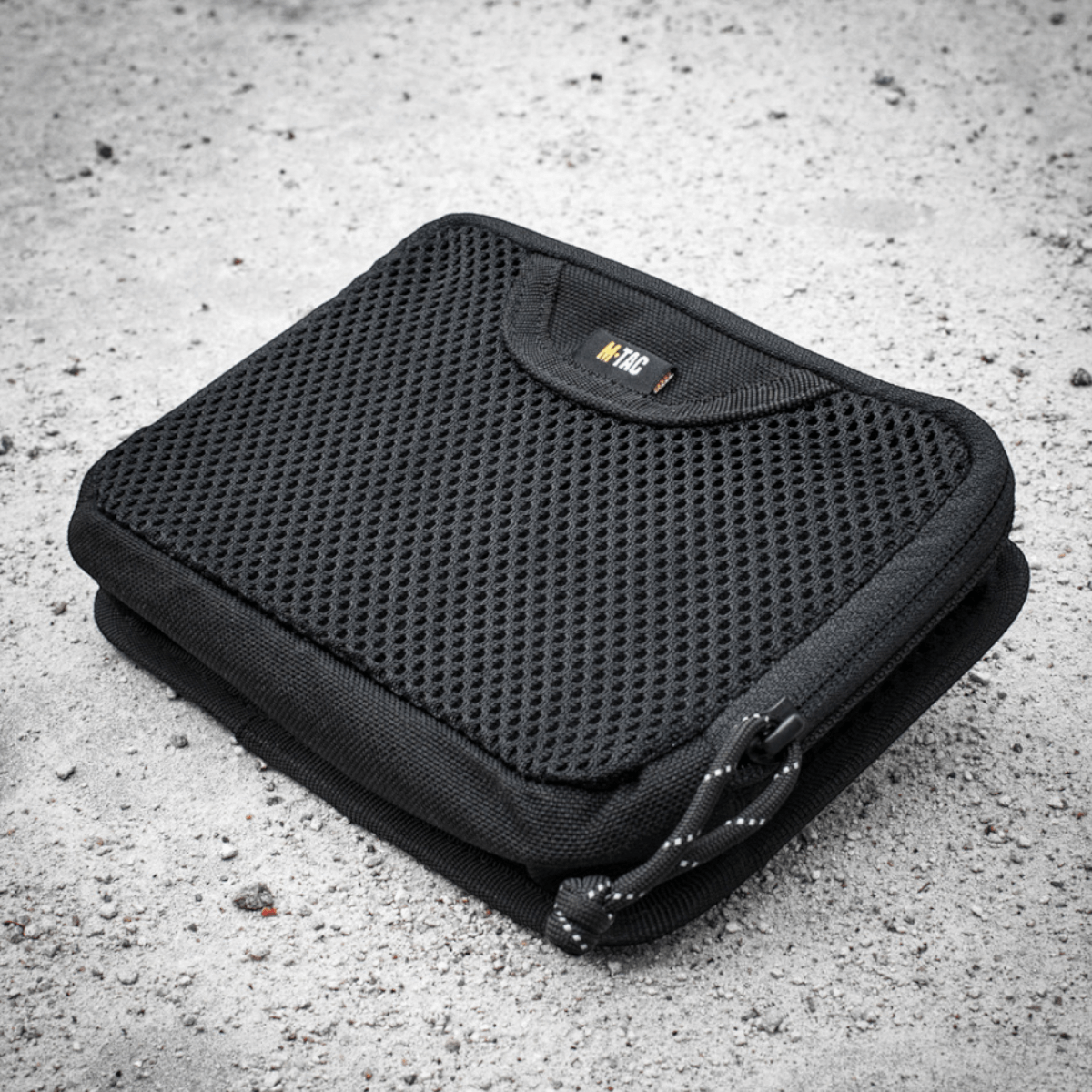 M-Tac Hook & Loop Utility Panel med lynlåslomme, perfekt til at organisere småting i en taske eller rygsæk, sort og rektangulær design.