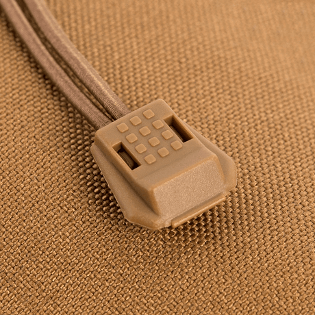 Nærbillede af lukningssystemet på M-Tac Mag Drop Pouch Elite, der viser det hurtig-udløsningssystem for effektiv magasinudskiftning.