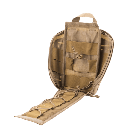 M-Tac Medical Pouch Elite Rip Off taktisk førstehjælpstaske åben med elastiske stropper for nem organisering af medicinsk udstyr.