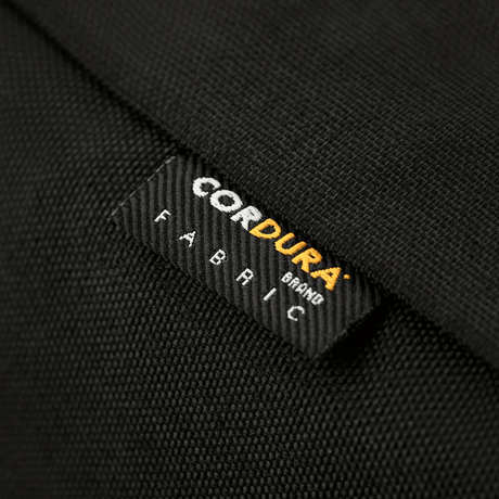 Close-up af Cordura stofmærke på M-Tac Magnet XL Bag Elite skuldertaske.