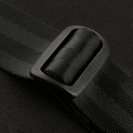 Nærbillede af spænde på M-Tac Magnet XL Bag Elite med innovativ FidLock V-Buckle magnetlås